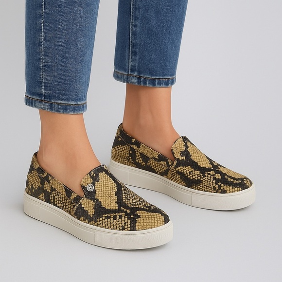 580- Vince Camuto Marjetta Roccia Print Slip-On Sneakers Size 7.5 M NWT - Picture 1 of 12